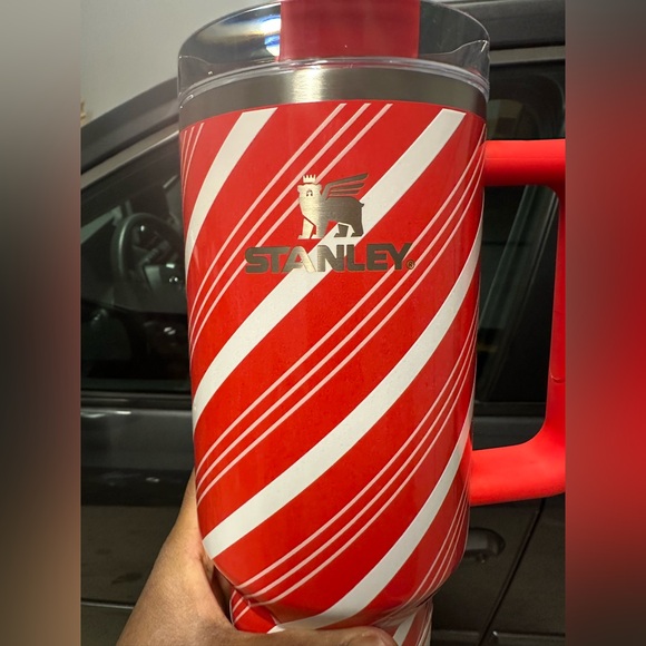 Stanley Candy Cane Twist 40oz Quencher - Picture 2 of 13